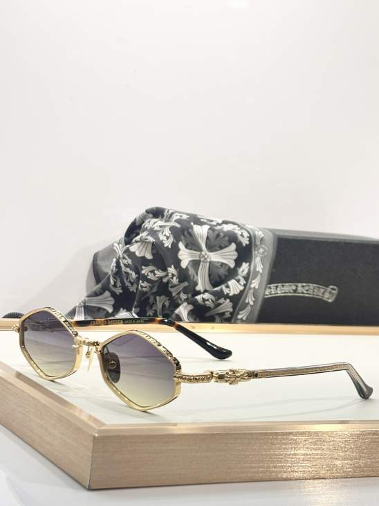 Picture of Chrome Hearts Sunglasses _SKUfw77670043fw